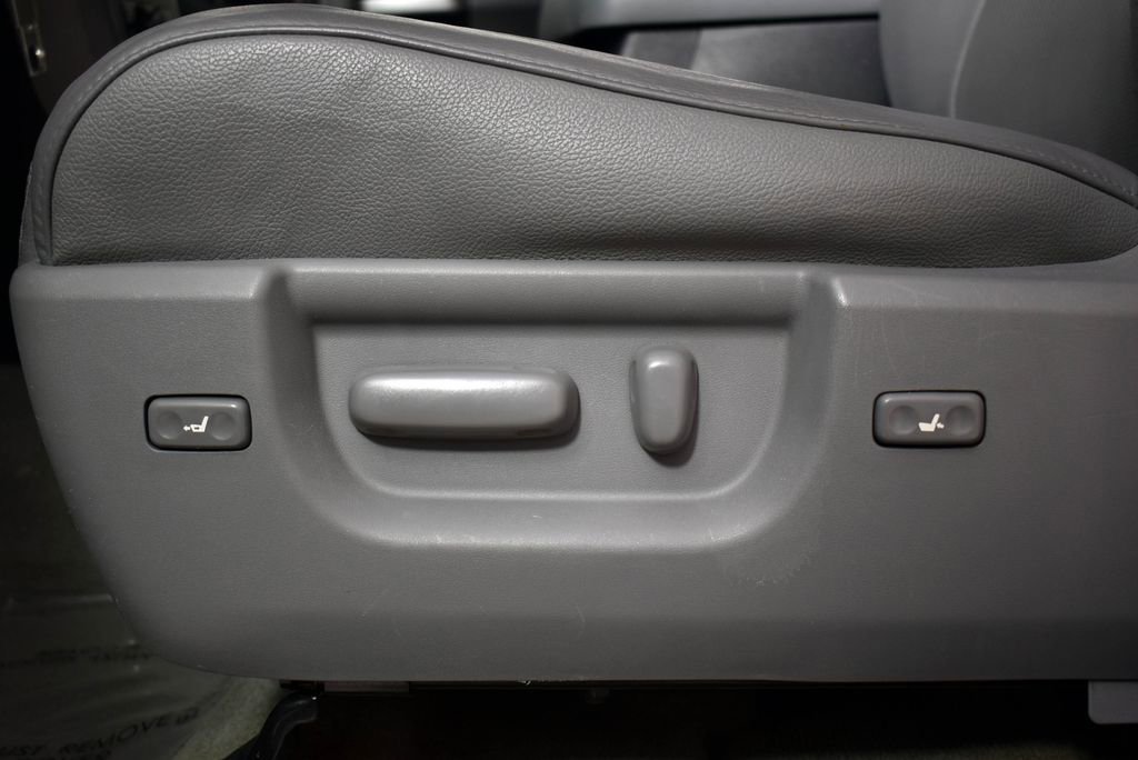 Used 2010 Toyota Sequoia Platinum image 12