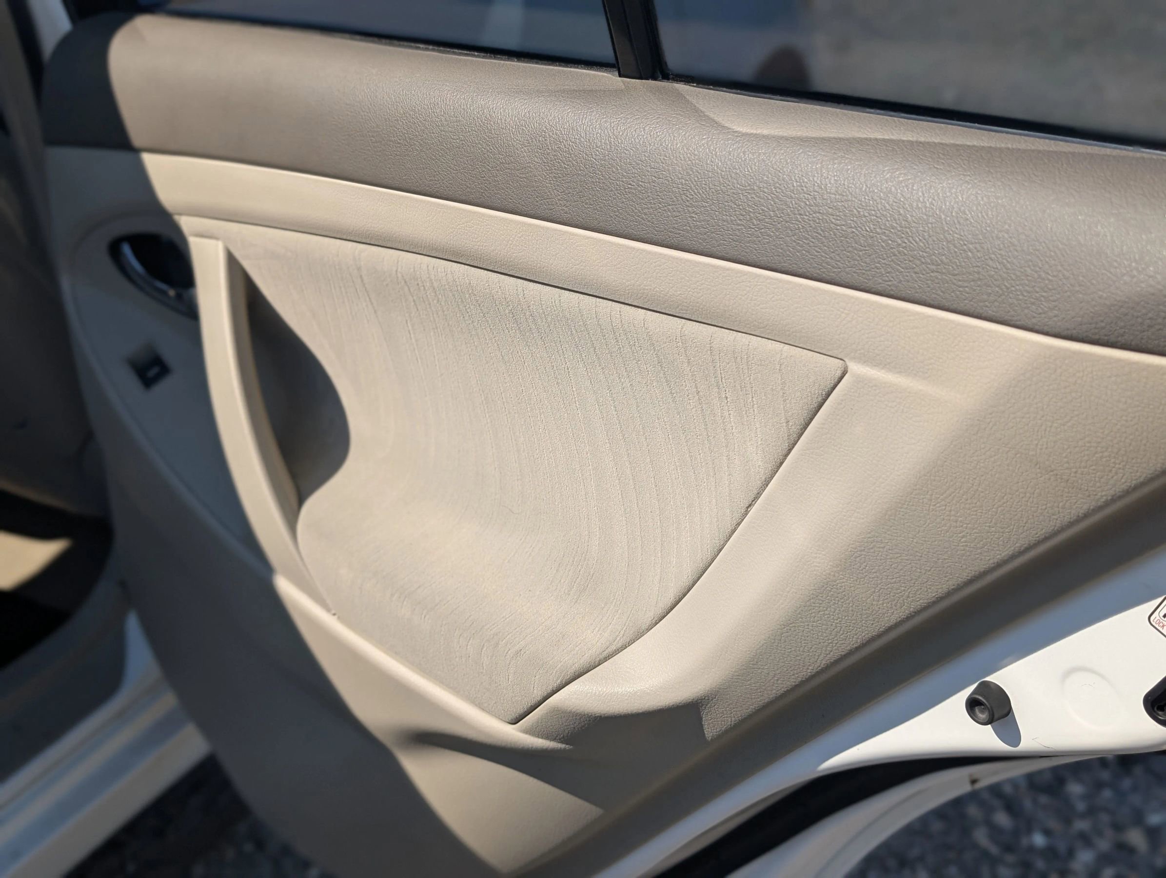 Used 2010 Toyota Camry LE image 15