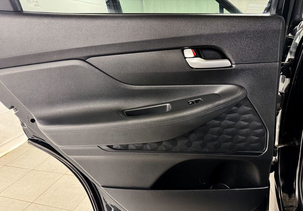 Used 2021 Hyundai Santa Fe SE FWD image 15