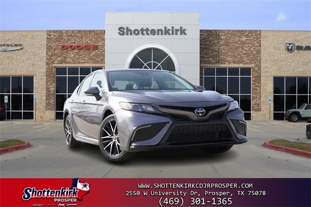 Used 2024 Toyota Camry SE image 1