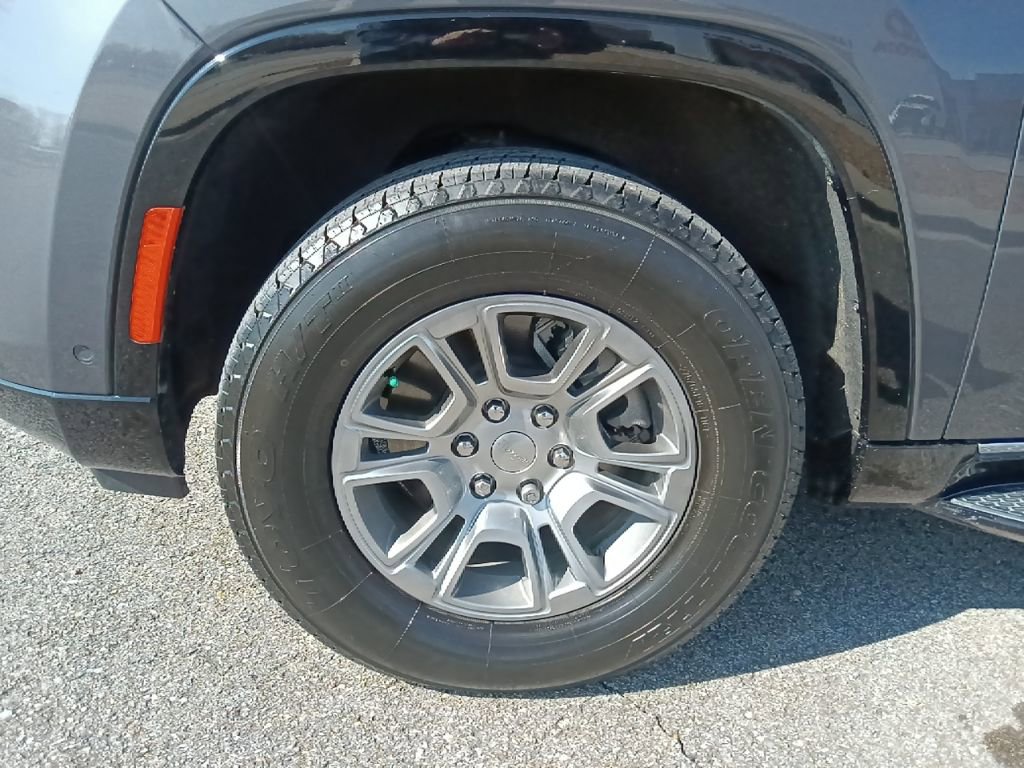 Used 2023 Jeep Wagoneer 2WD image 10