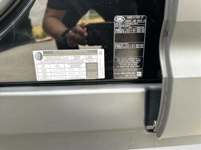 New 2024 Land Rover Defender 110 SE image 23