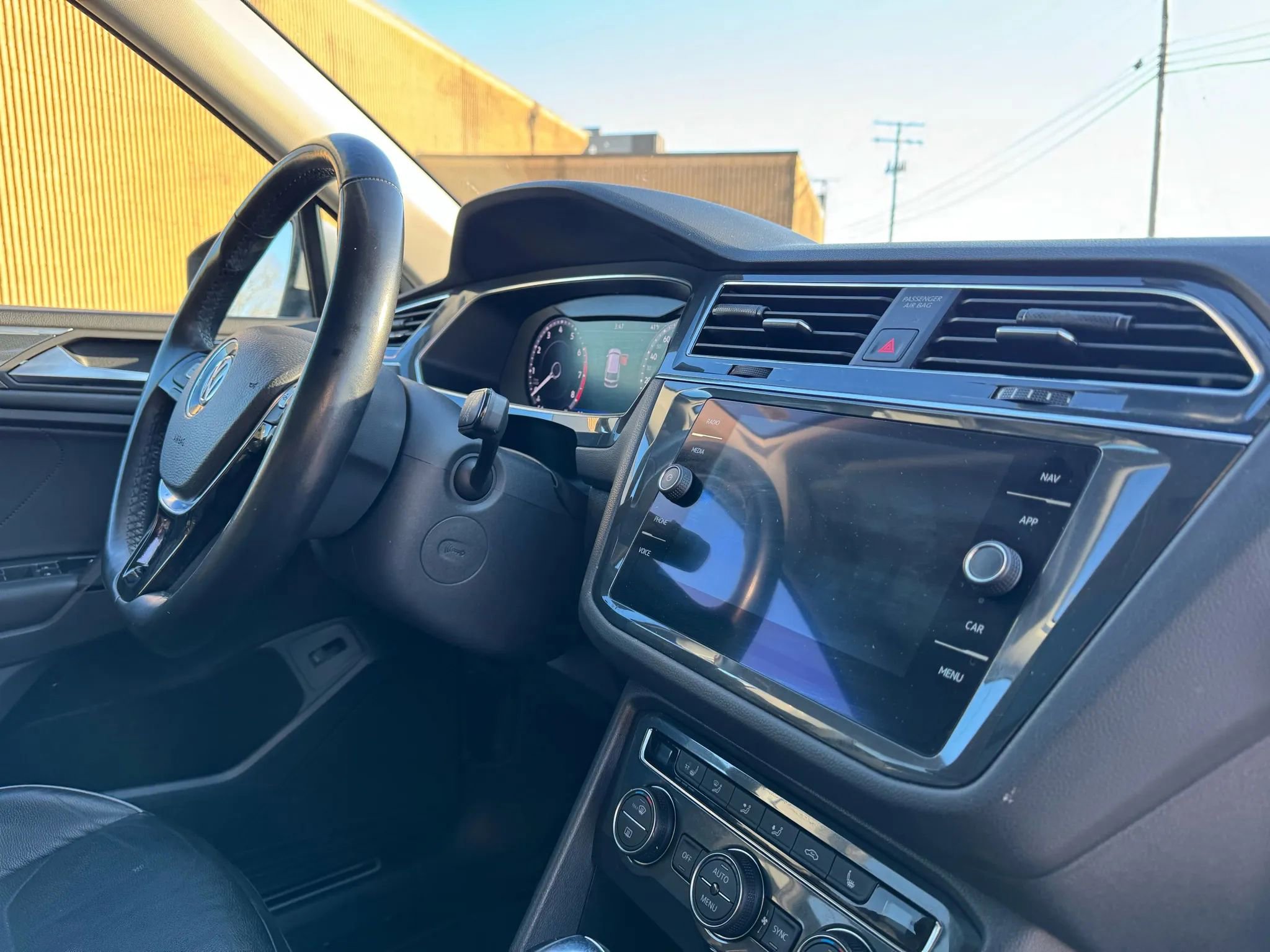 Used 2019 Volkswagen Tiguan SEL Premium w/ 3rd Row Seat Package image 29