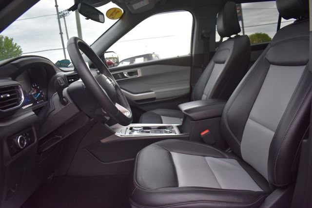 Used 2024 Ford Explorer XLT w/ Equipment Group 202A AWD/4WD image 24