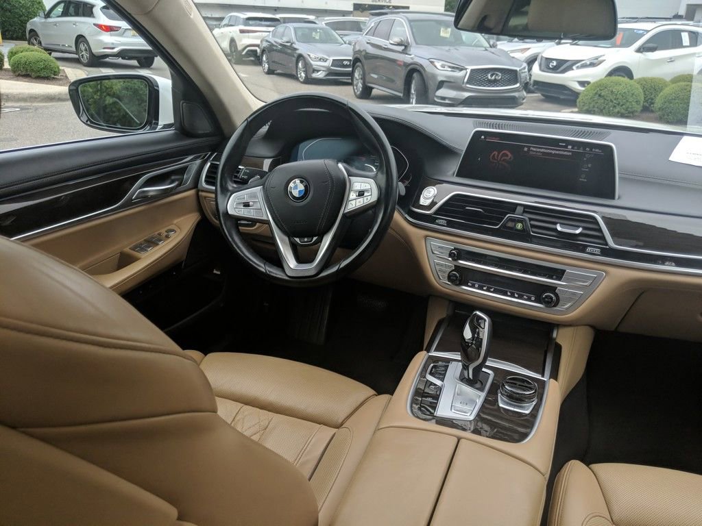 Used 2022 BMW 740i w/ Premium Package image 38