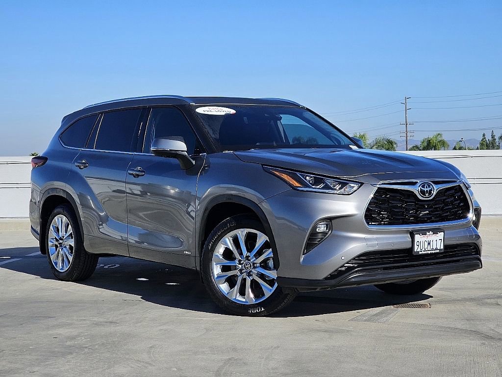 Used 2025 Toyota Highlander Limited image 3