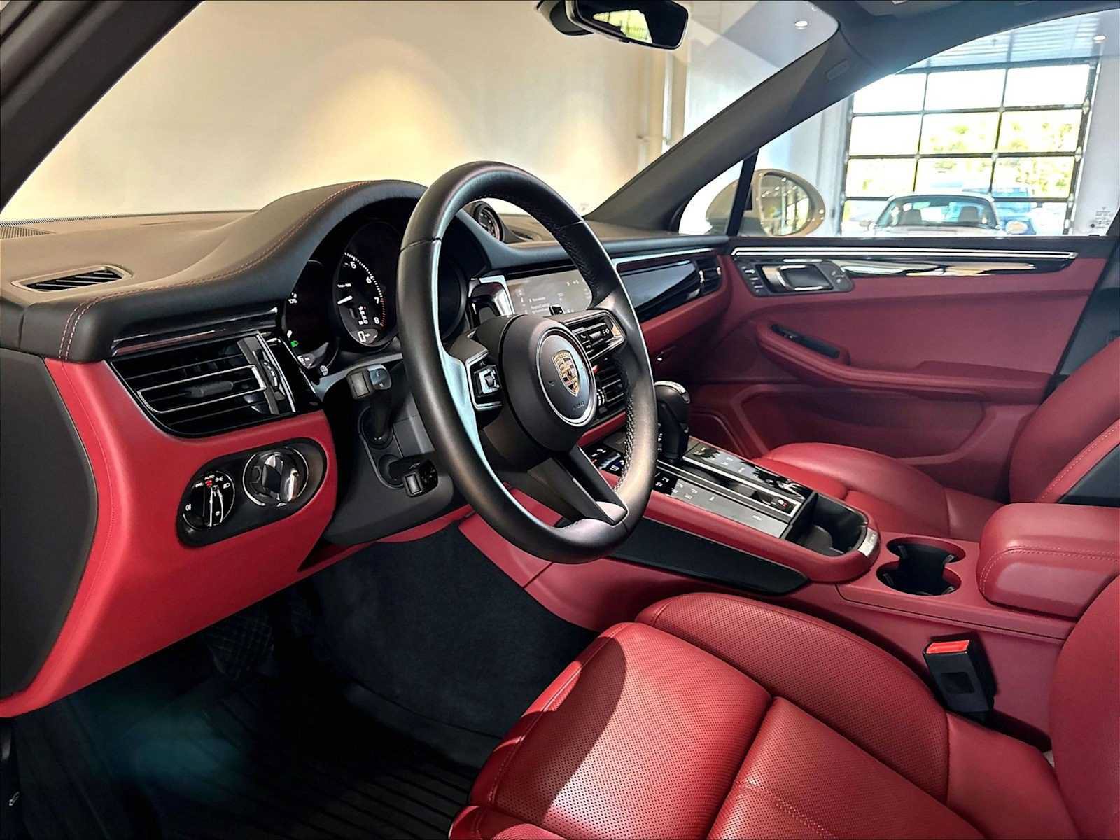 Used 2026 Porsche Macan AWD/4WD image 8