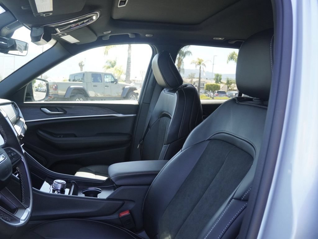 New 2026 Jeep Grand Cherokee Altitude AWD/4WD image 26