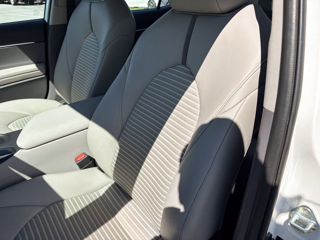 Used 2022 Toyota Camry SE FWD image 18