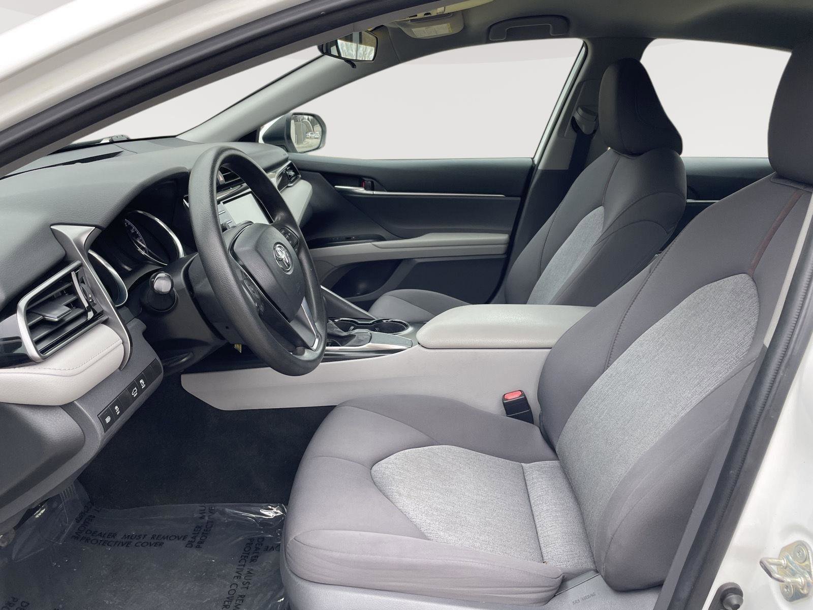 Used 2020 Toyota Camry LE image 21