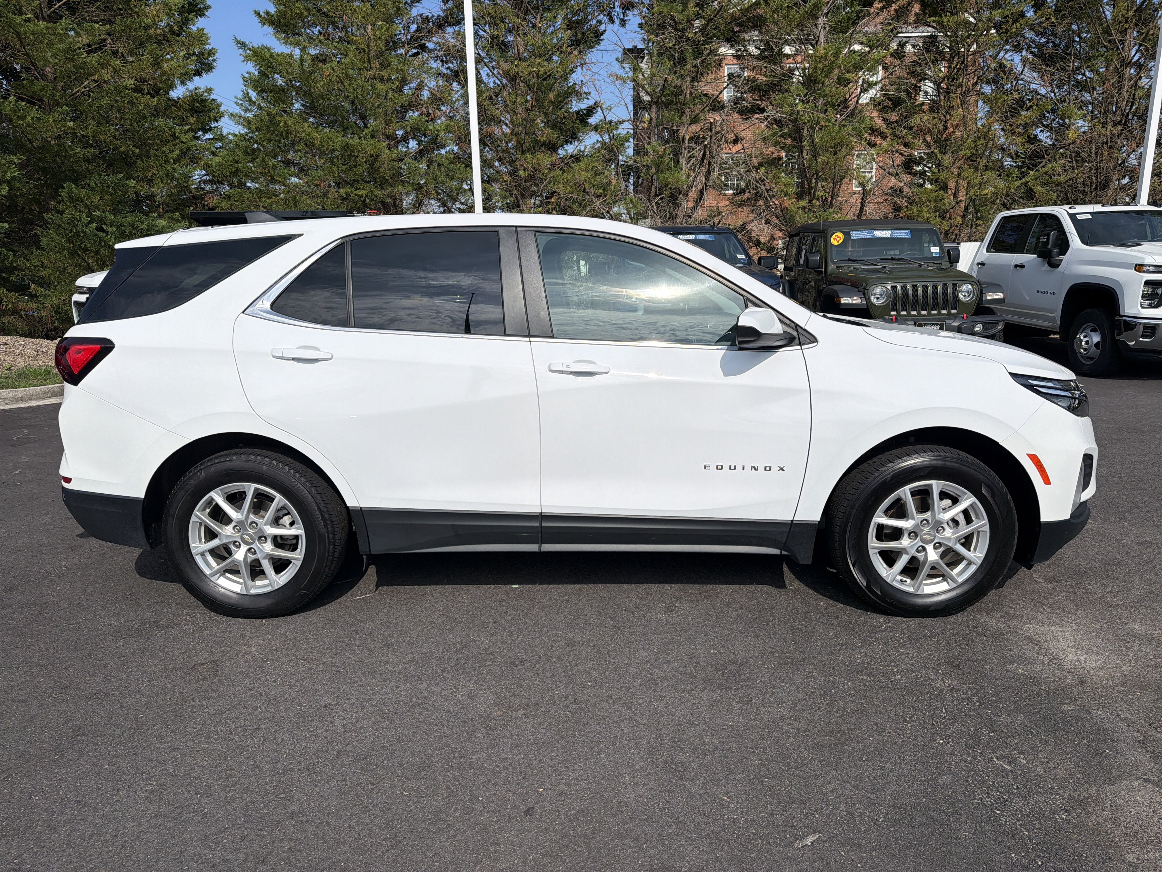 Used 2024 Chevrolet Equinox LT AWD/4WD image 11