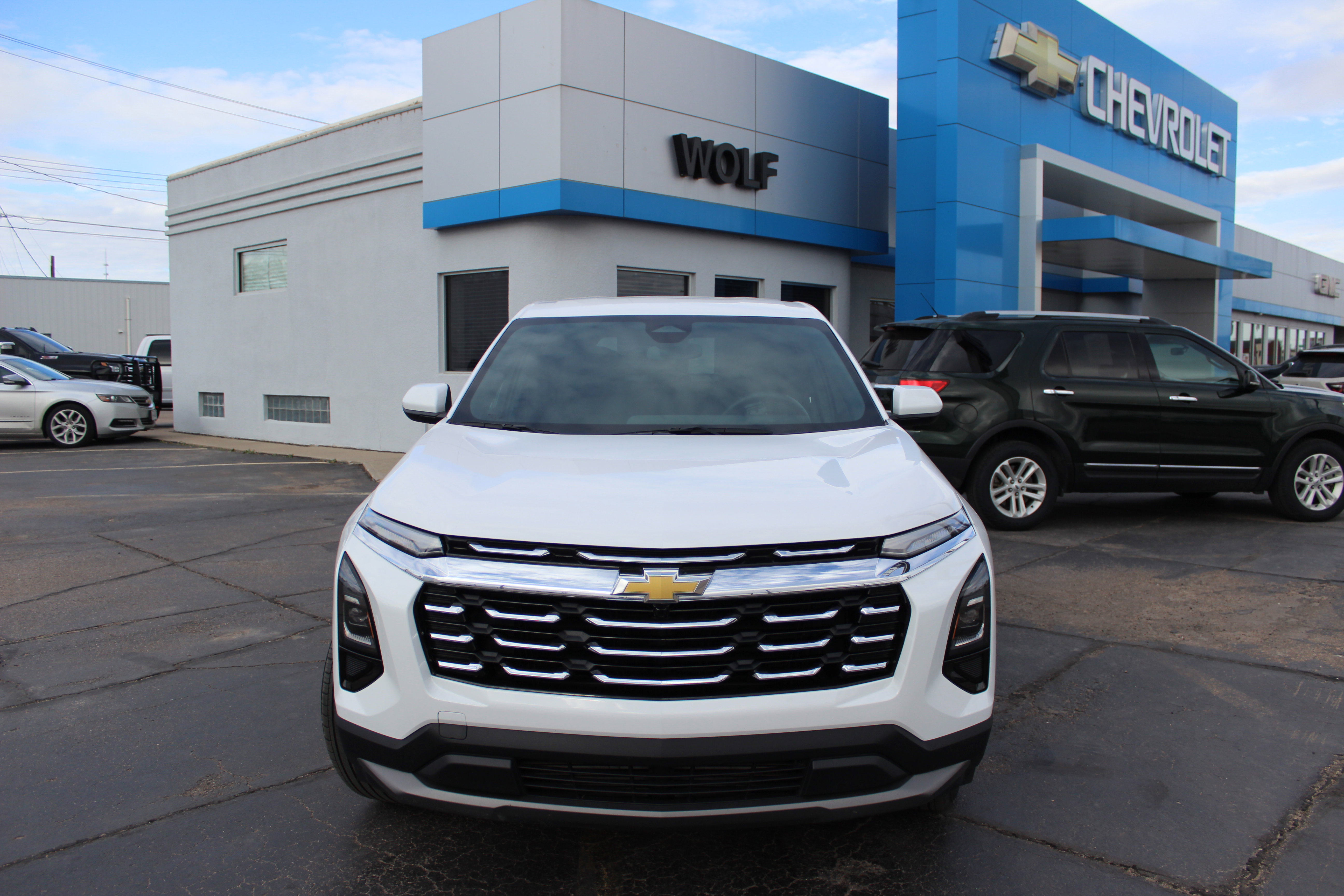 Used 2025 Chevrolet Equinox LT image 2