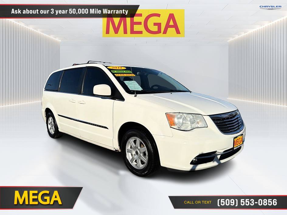 Used 2011 Chrysler Town & Country Touring FWD image 3