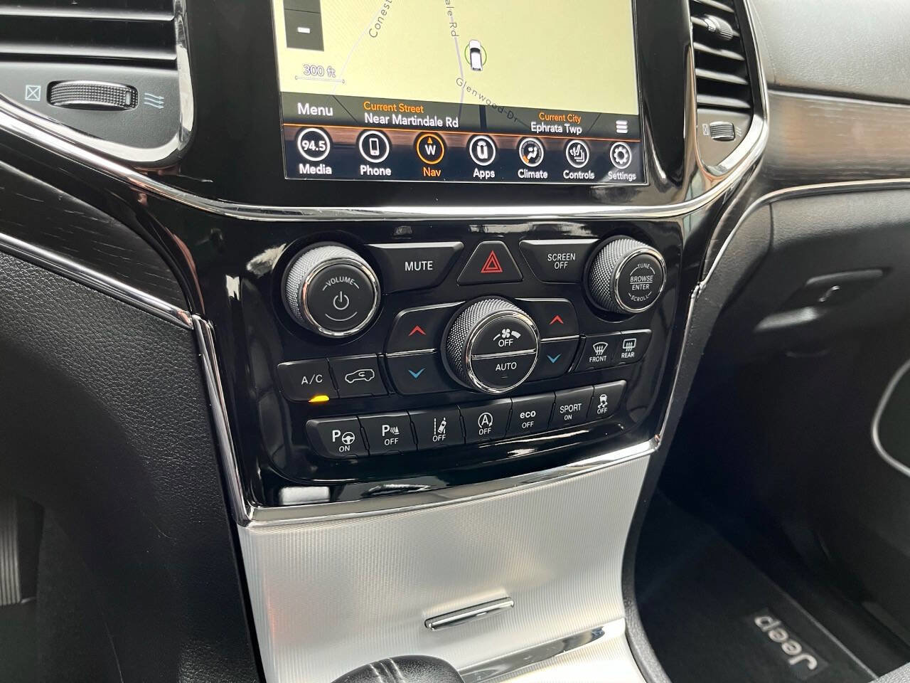 Used 2021 Jeep Grand Cherokee Summit w/ Platinum Series Group image 31