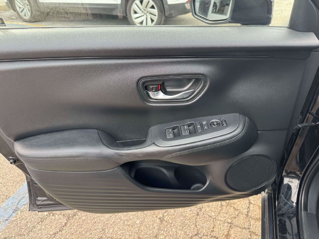Used 2025 Honda HR-V LX image 17