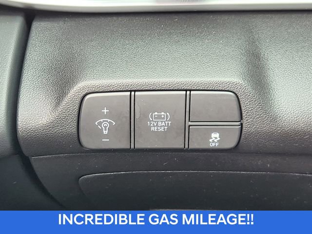 Certified 2025 Hyundai Elantra Blue image 17