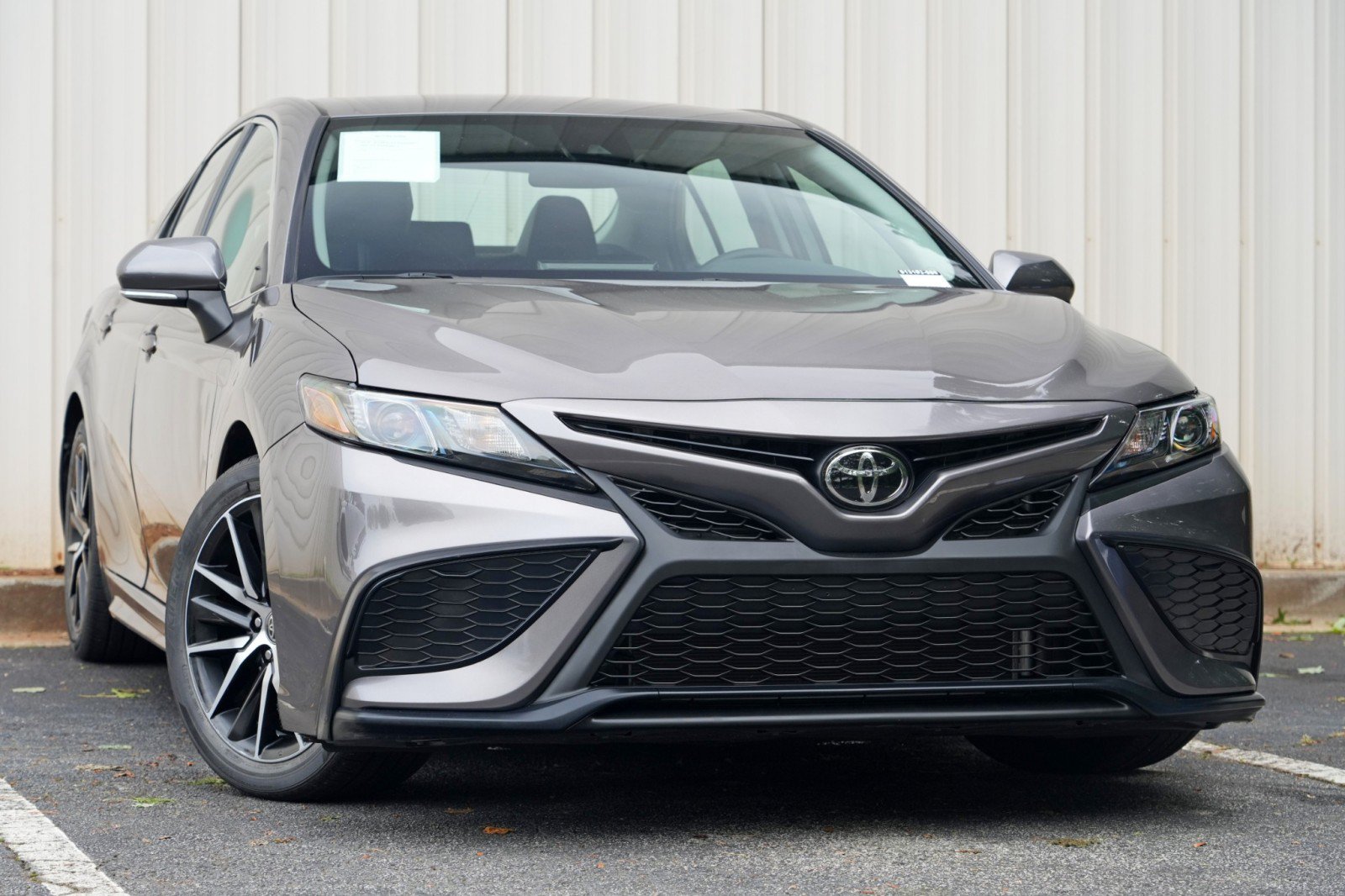 Used 2024 Toyota Camry SE FWD image 2