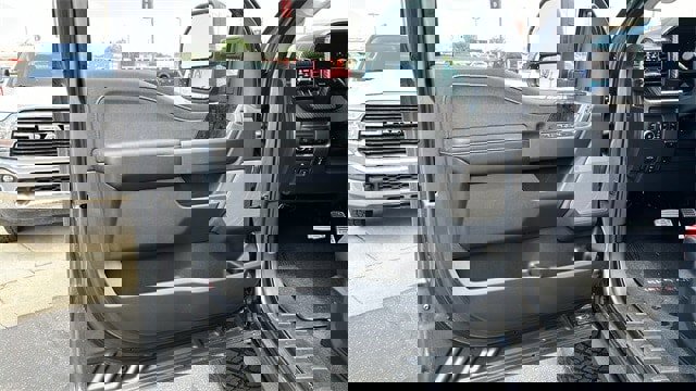 New 2025 Ford F250 Lariat w/ Lariat Ultimate Package image 12