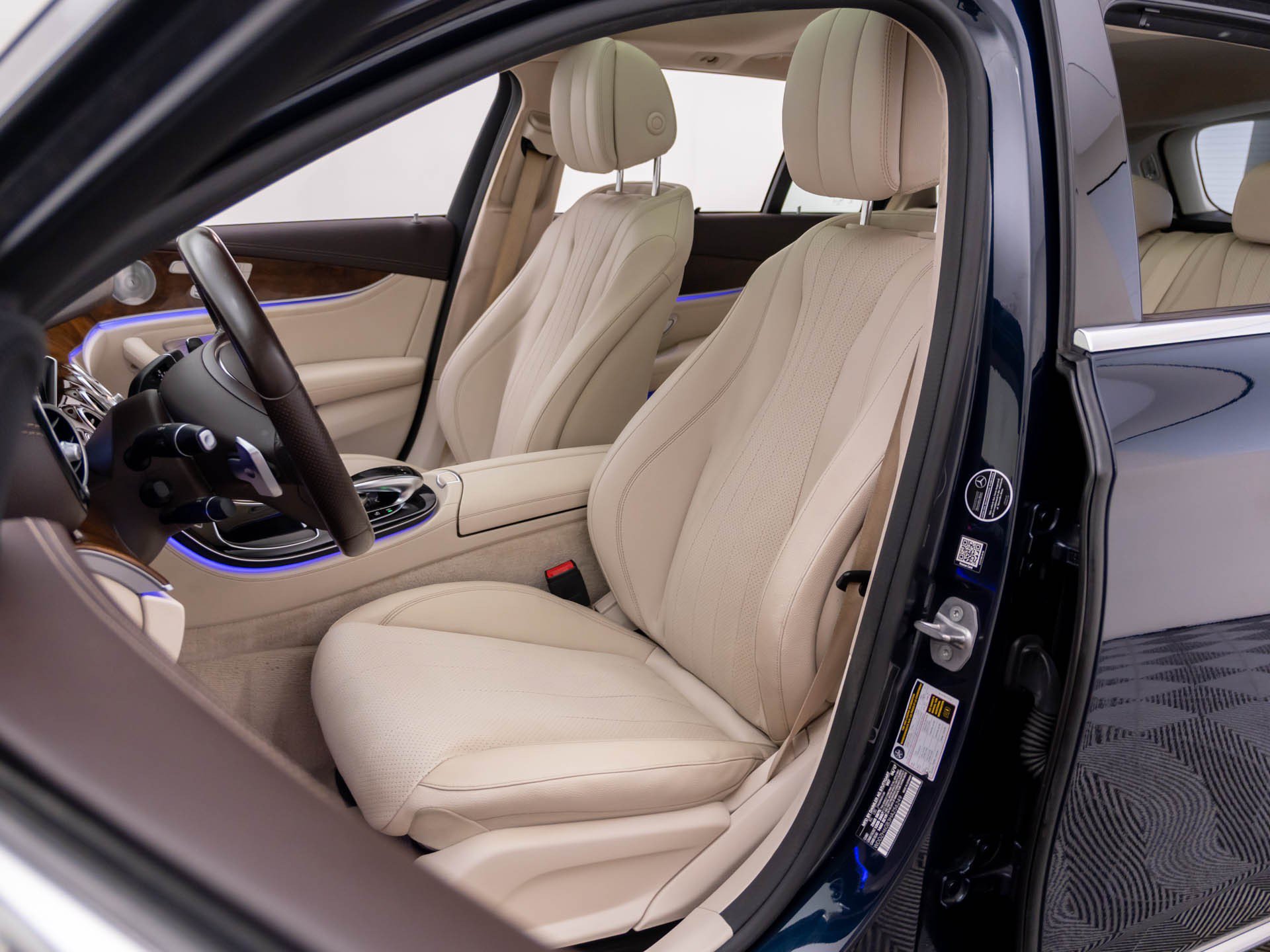 Used 2017 Mercedes-Benz E 400 4MATIC Wagon image 15