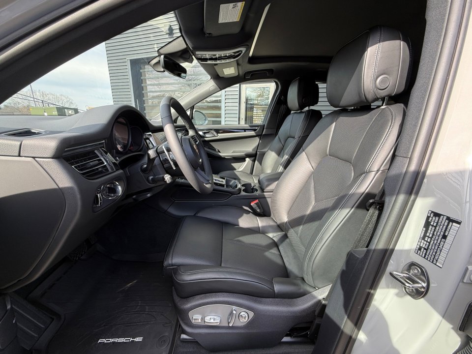 New 2026 Porsche Macan S image 5