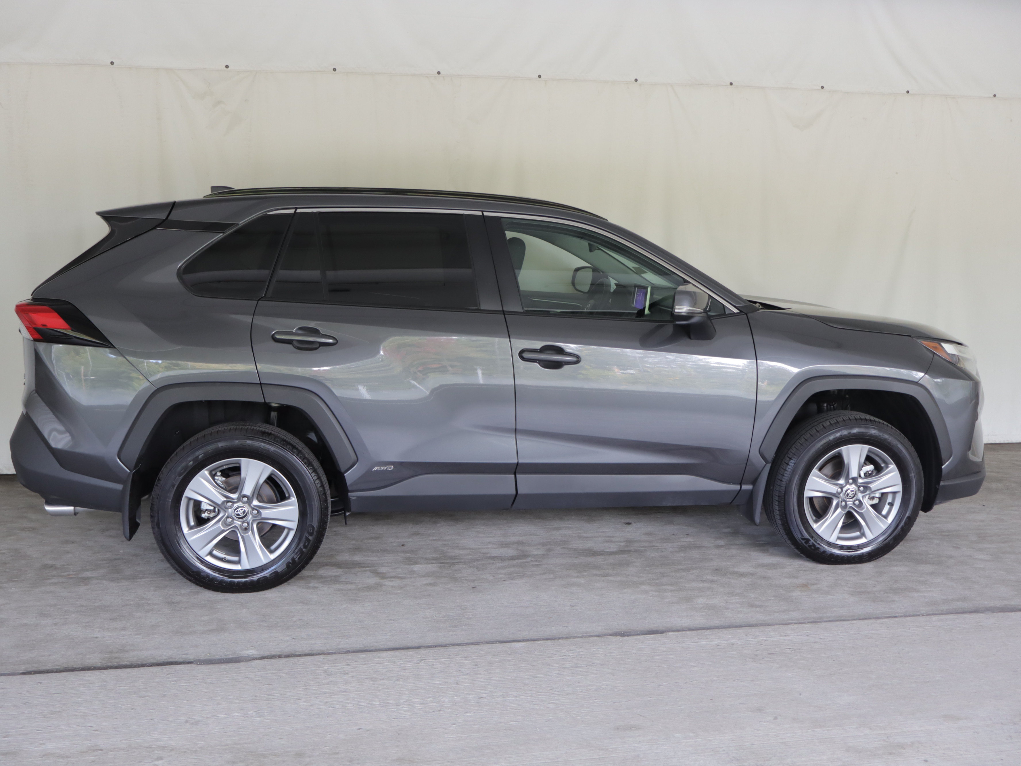 Used 2025 Toyota RAV4 XLE AWD/4WD image 4