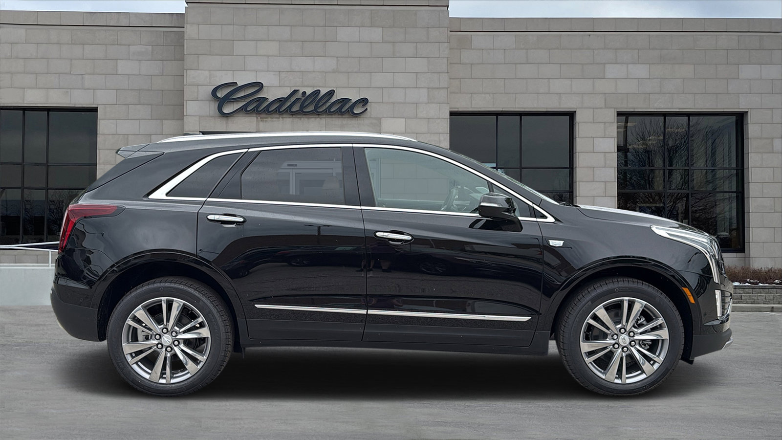 New 2026 Cadillac XT5 Premium Luxury w/ LPO, Floor Liner Package AWD/4WD image 2
