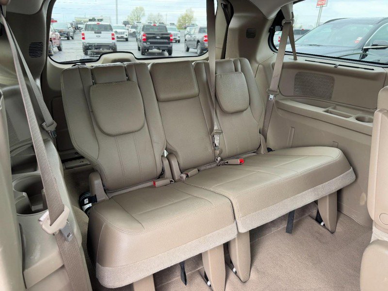 Used 2015 Chrysler Town & Country Touring w/ Driver Convenience Group image 11