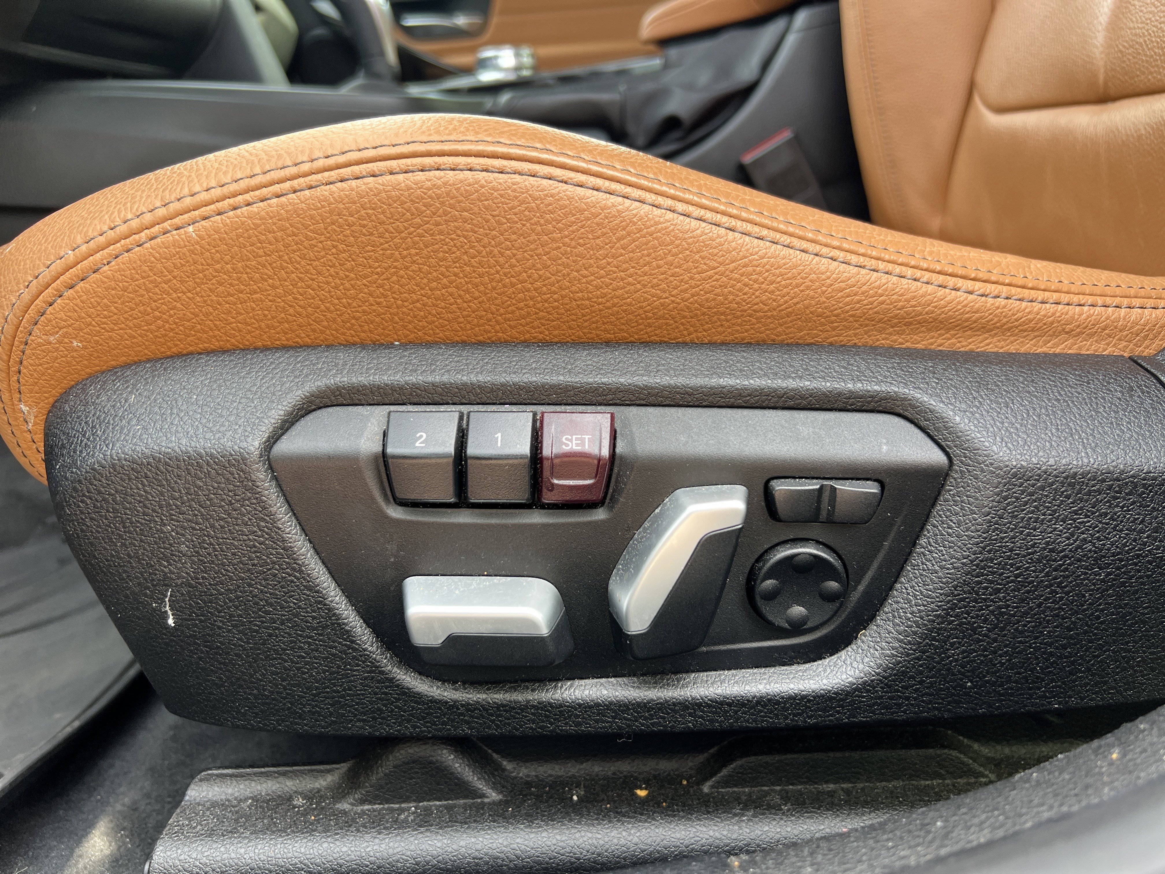 Used 2018 BMW 330i Sedan w/ M Sport Package RWD image 39