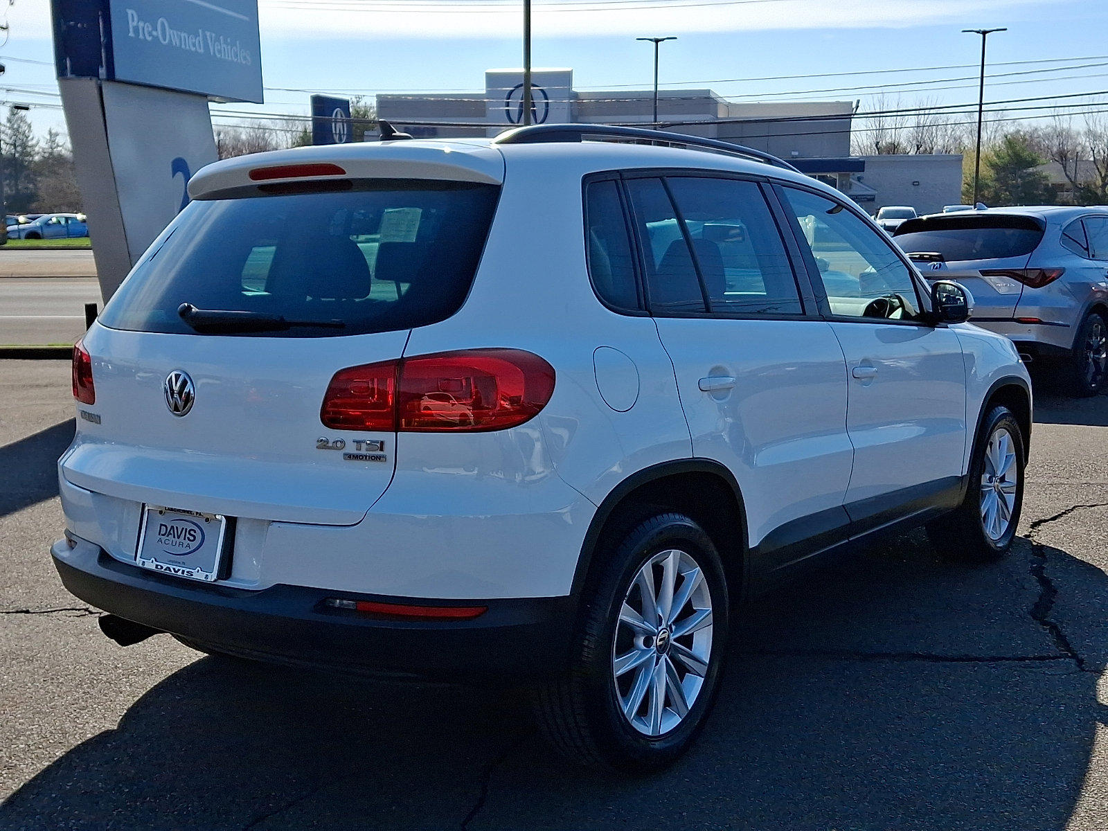 Used 2015 Volkswagen Tiguan SE image 4