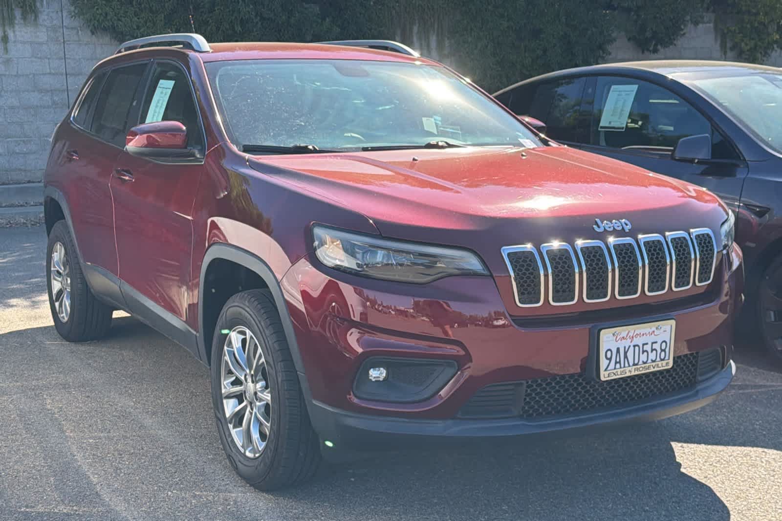 Used 2019 Jeep Cherokee Latitude Plus w/ Cold Weather Group AWD/4WD image 3