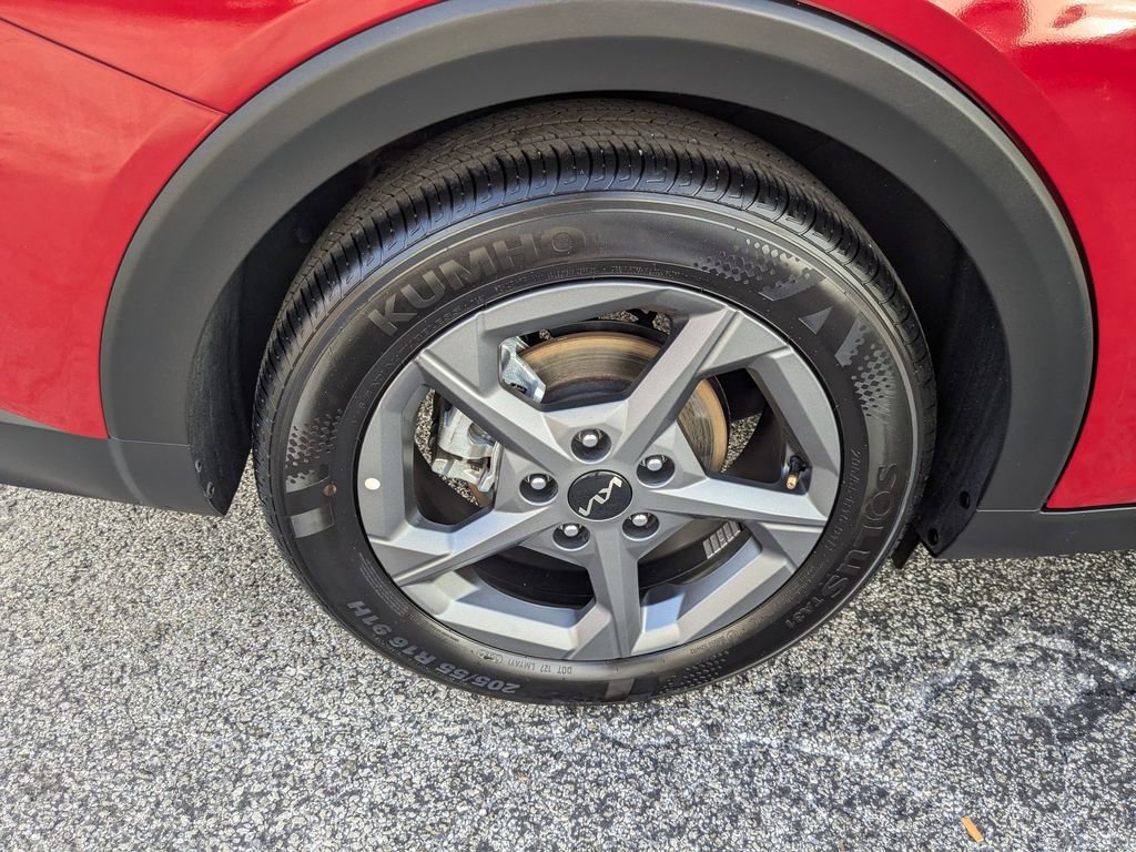 Used 2025 Kia K4 LXS image 32