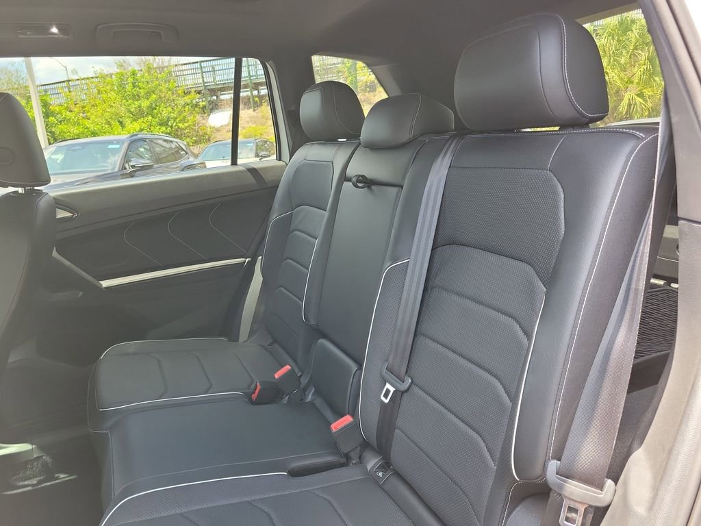 Used 2022 Volkswagen Tiguan SEL R-Line AWD/4WD image 12