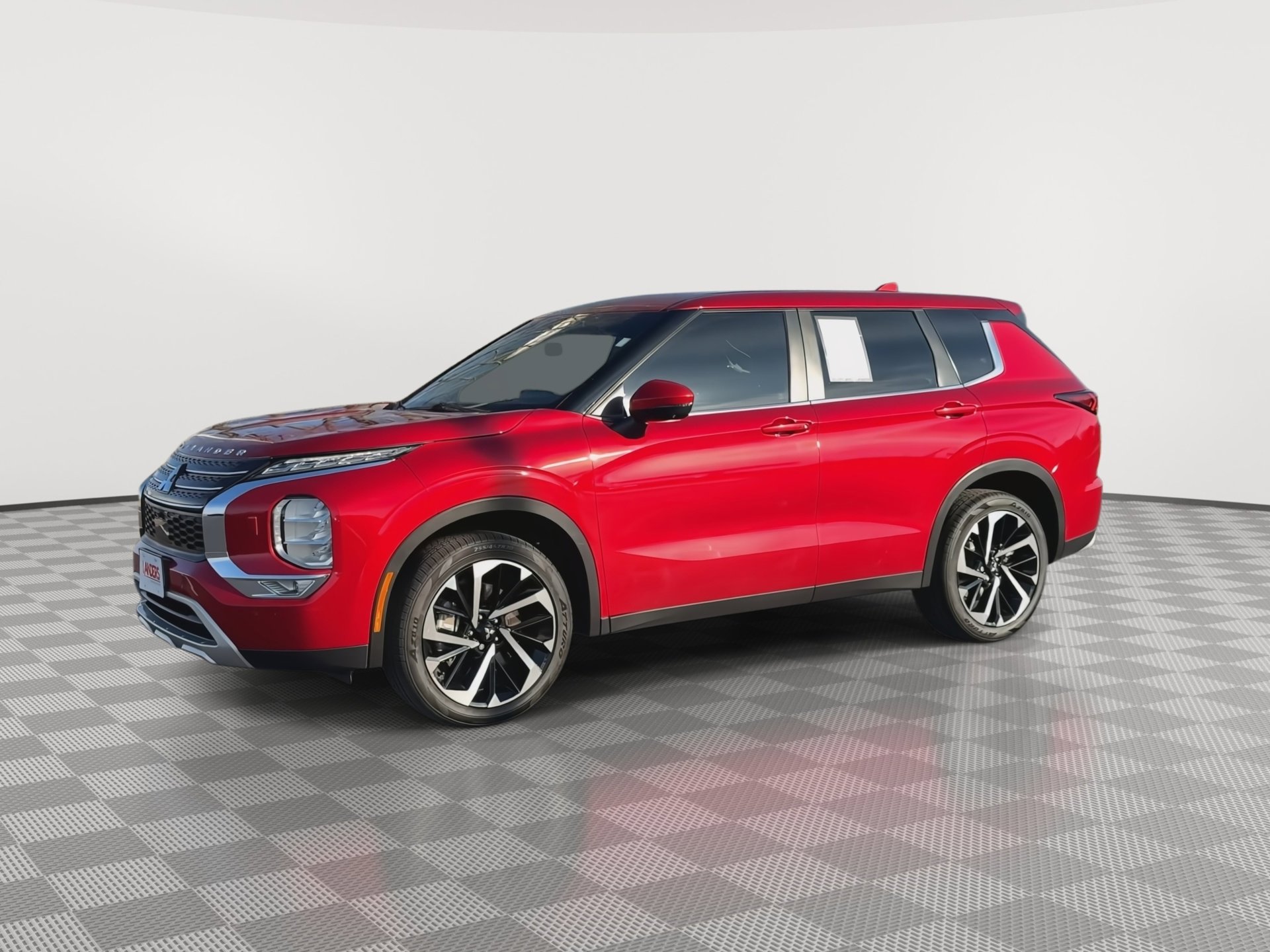 Used 2023 Mitsubishi Outlander SE image 4