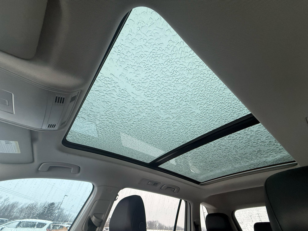 Used 2018 Volkswagen Tiguan SEL Premium image 27