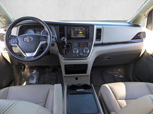 Used 2015 Toyota Sienna XLE image 17