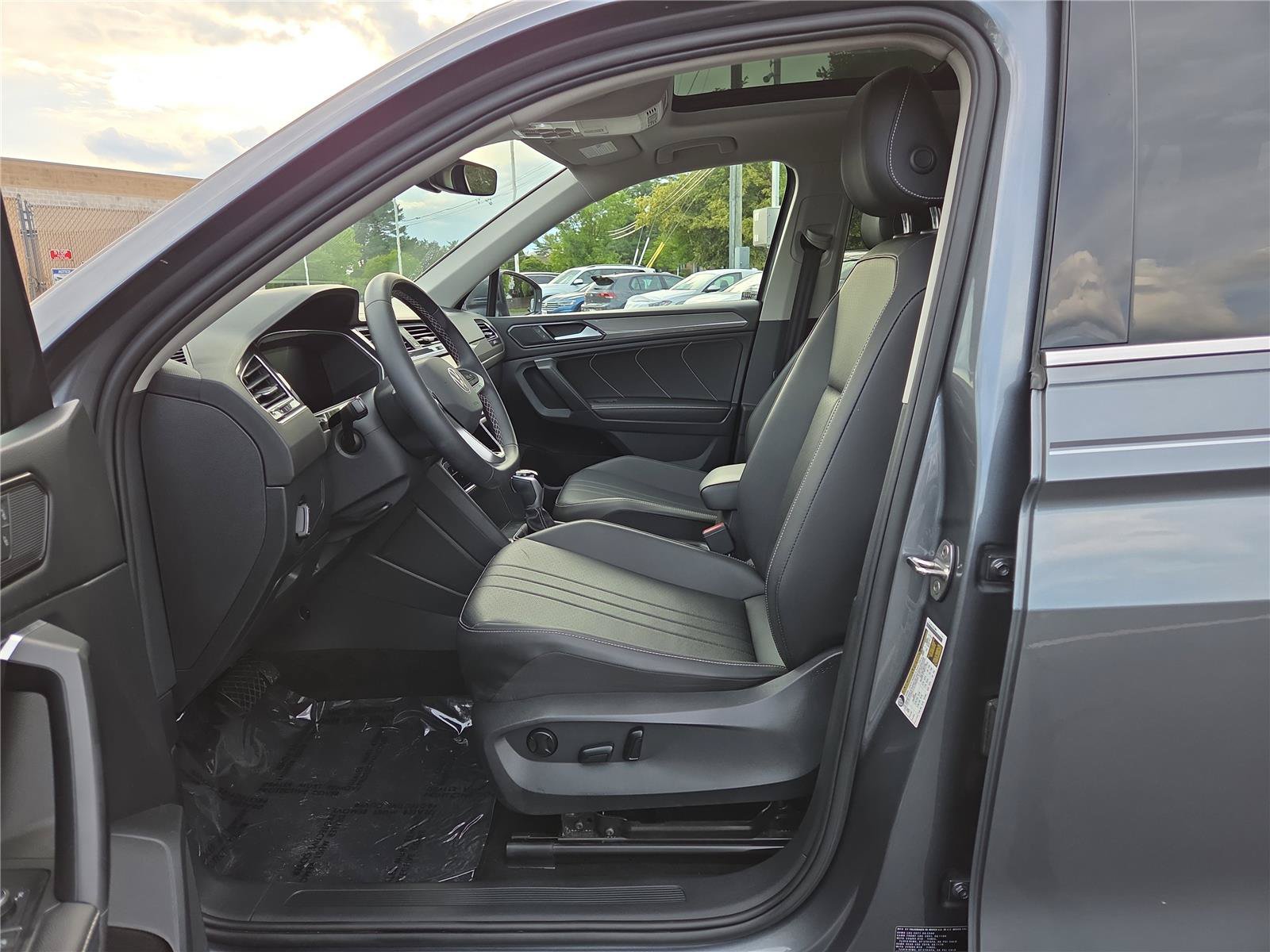 Certified 2023 Volkswagen Tiguan SE AWD/4WD image 12