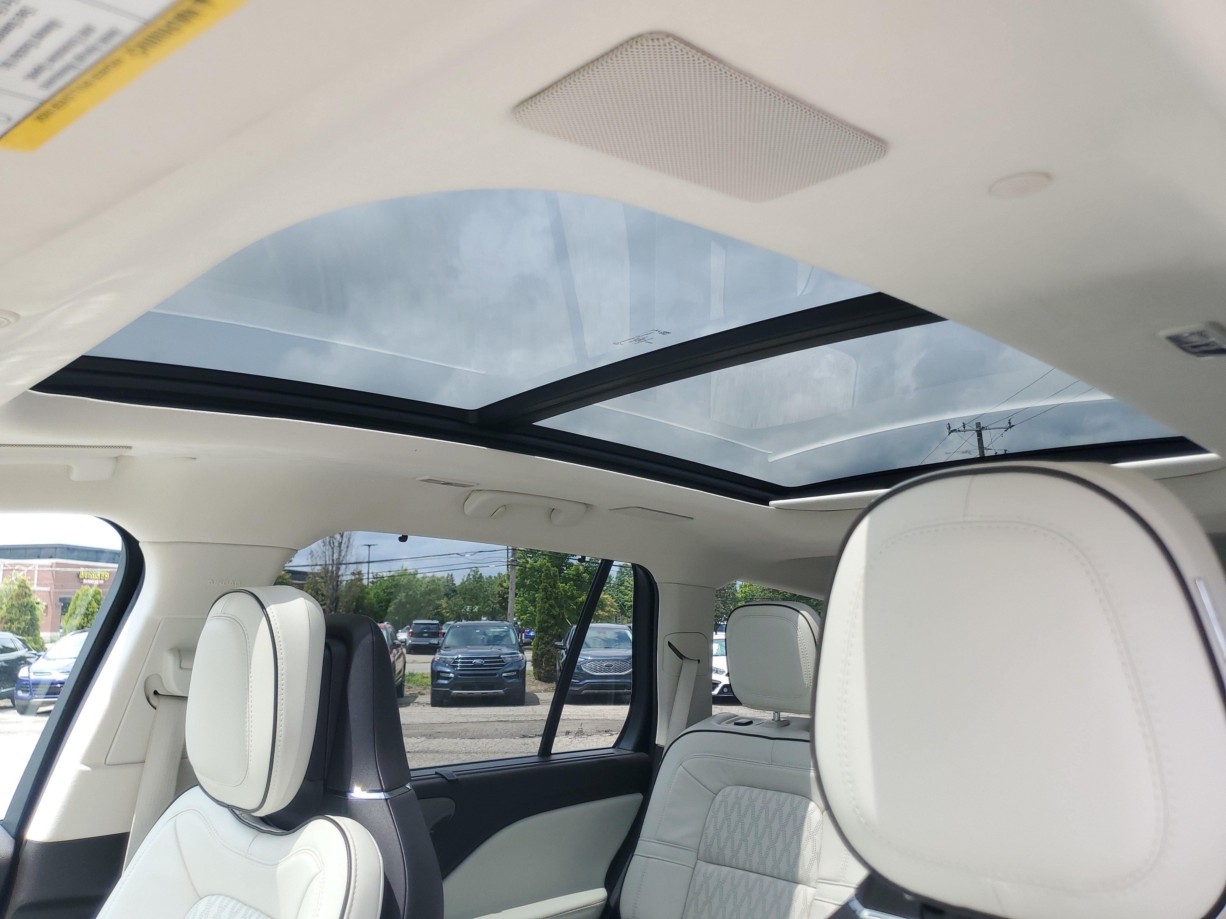 Certified 2024 Lincoln Aviator Black Label w/ Class IV Trailer Tow Package AWD/4WD image 11