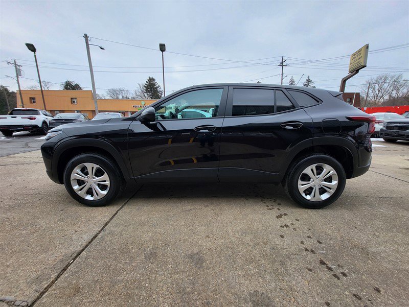 Used 2024 Chevrolet Trax LS image 4