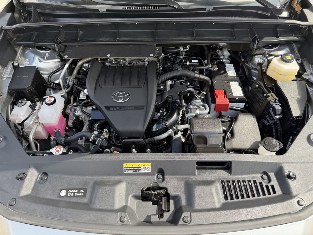 Used 2024 Toyota Highlander Platinum FWD image 32