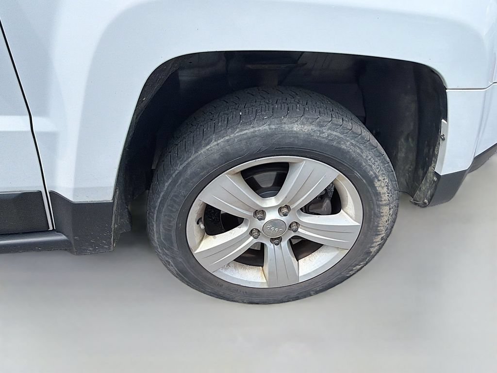 Used 2014 Jeep Patriot Limited w/ Sun/Sound Group AWD/4WD image 9