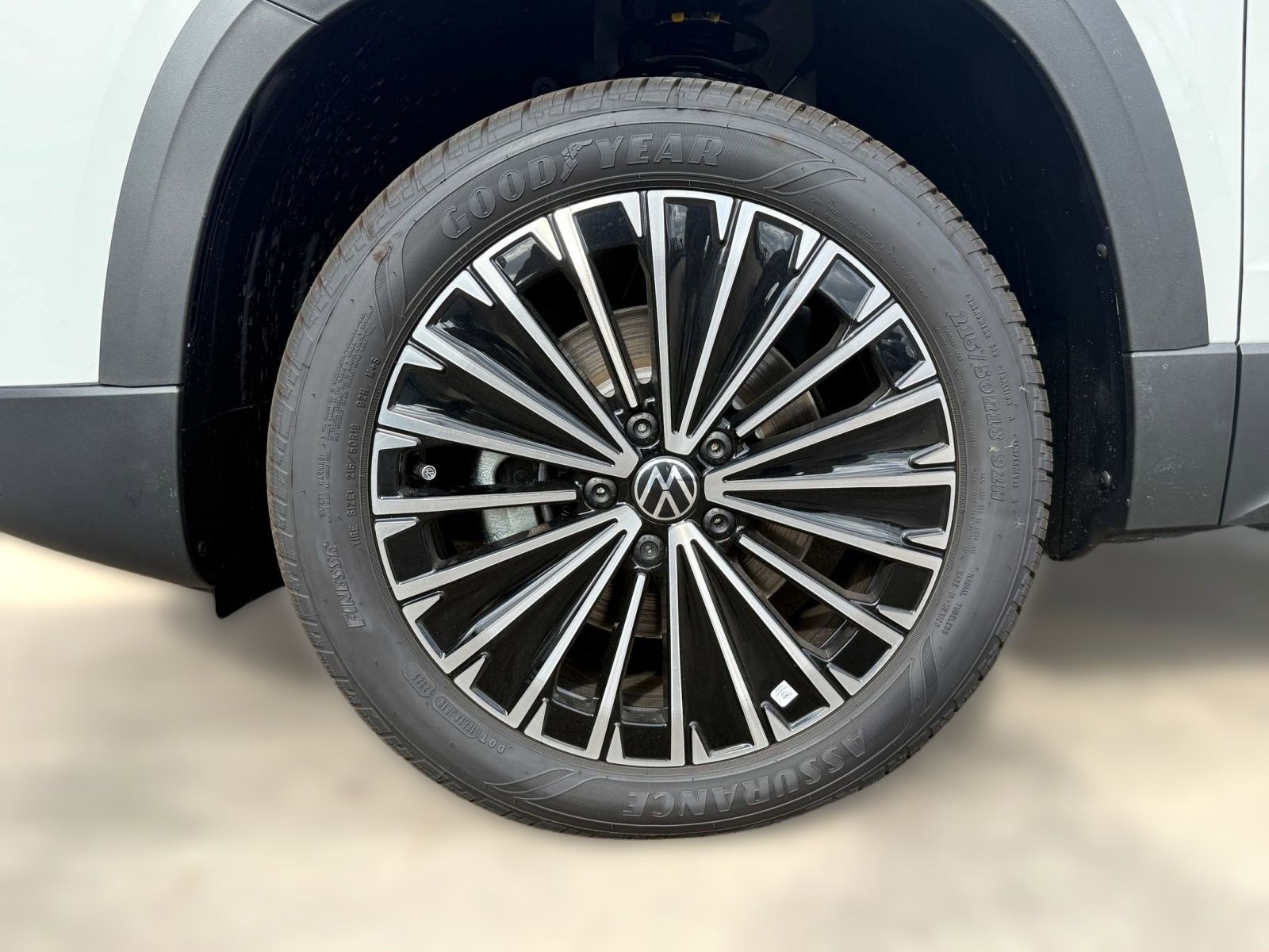 New 2026 Volkswagen Taos SE image 11