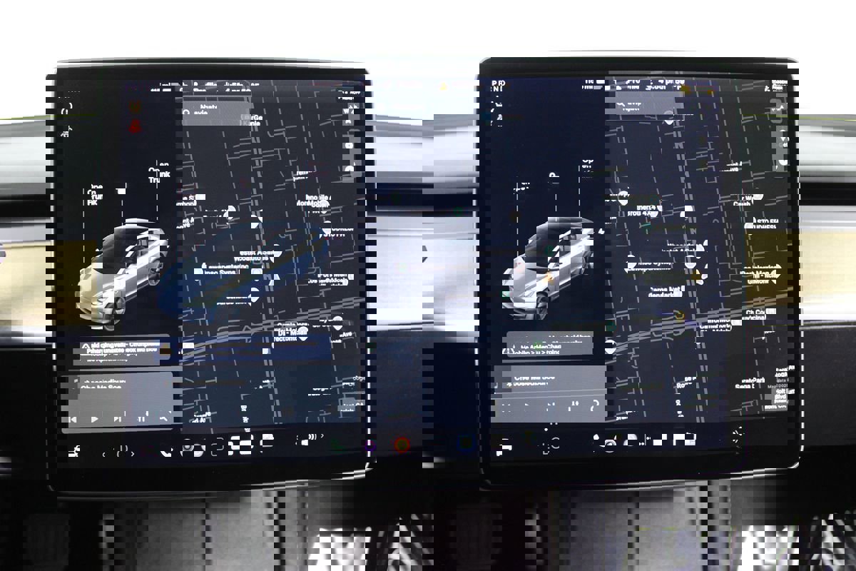 Used 2021 Tesla Model 3 Standard Range Plus image 16