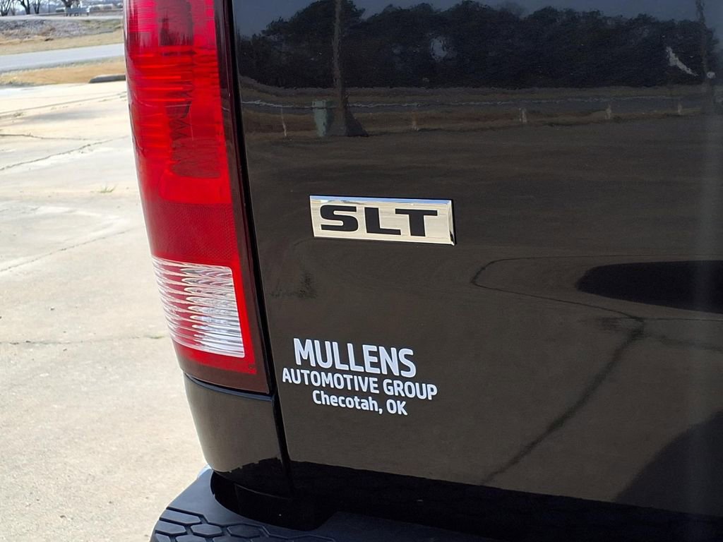 Used 2019 RAM 1500 Classic SLT w/ Luxury Group image 9