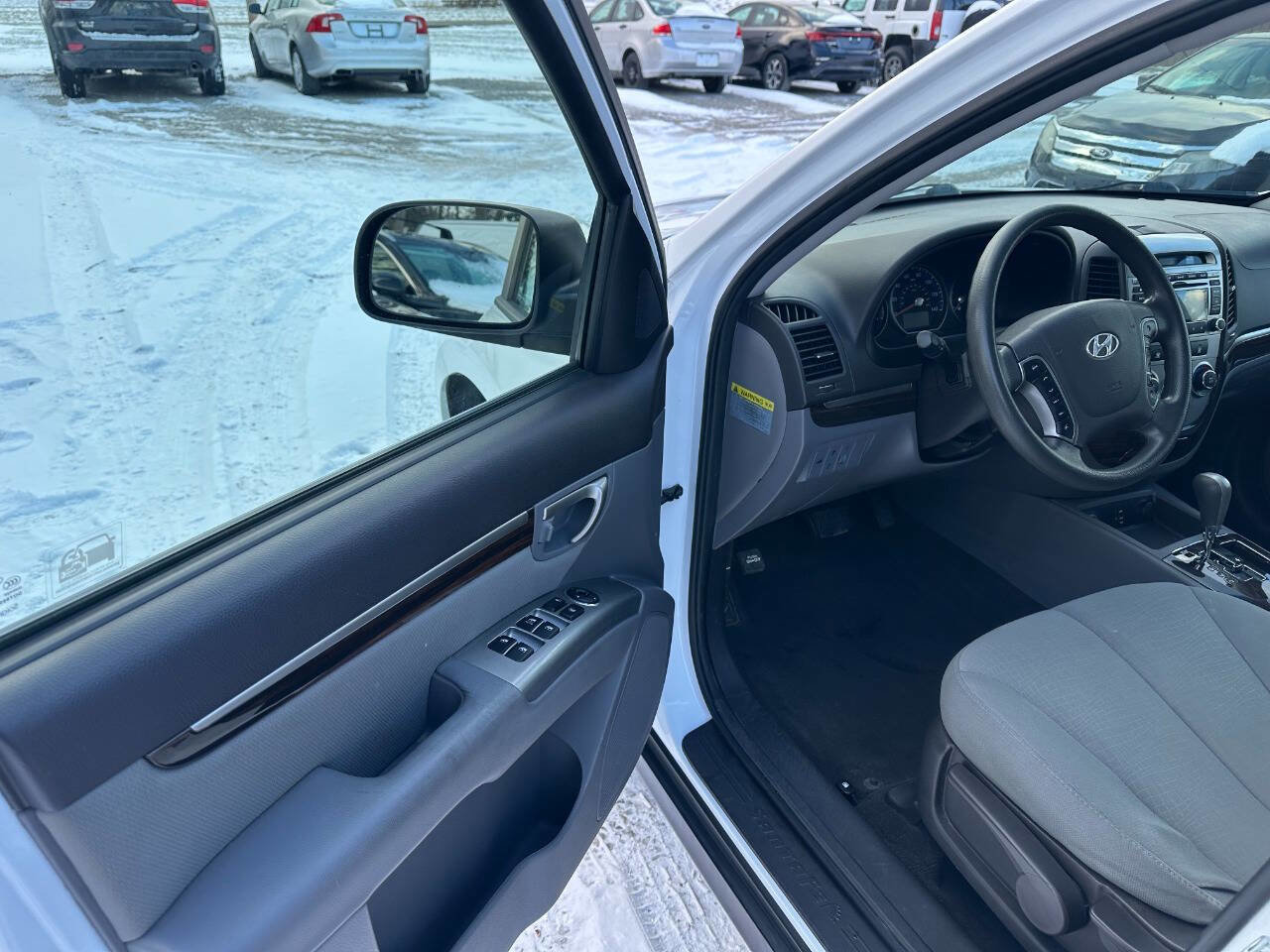 Used 2012 Hyundai Santa Fe GLS image 9