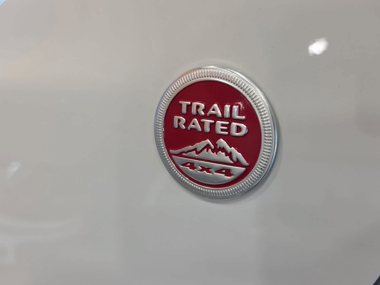 Used 2020 Jeep Cherokee Trailhawk w/ Cold Weather Group AWD/4WD image 15