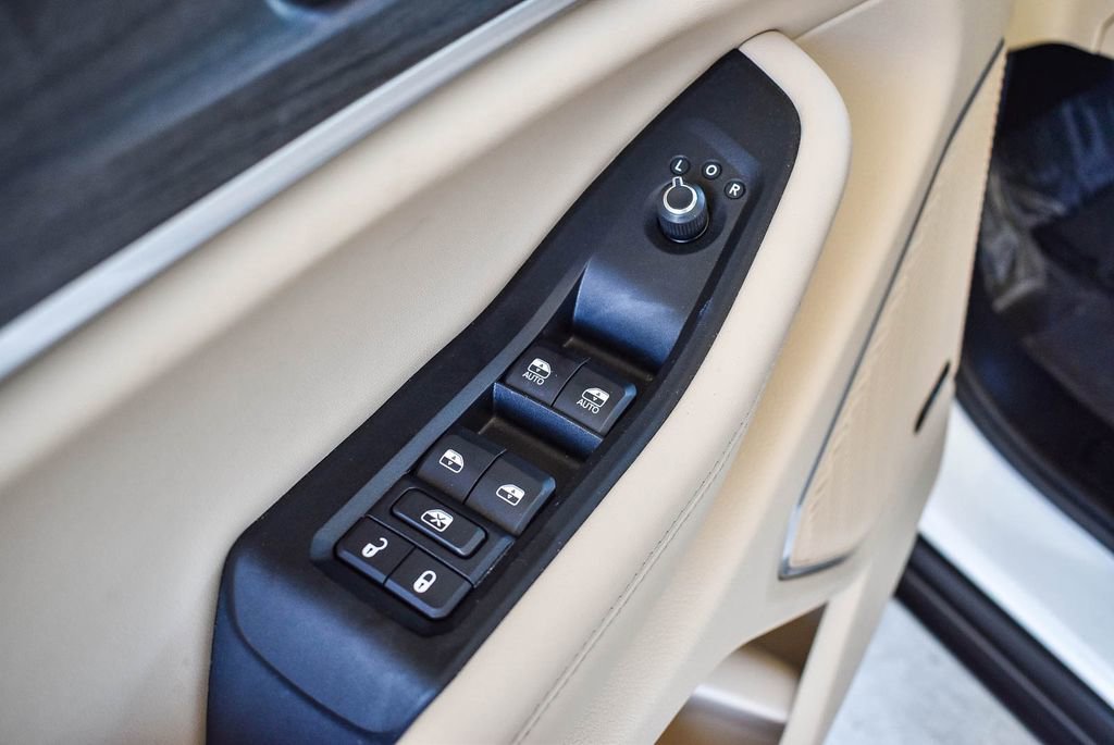 Used 2022 Jeep Grand Cherokee Limited 4xe w/ Luxury Tech Group II image 21