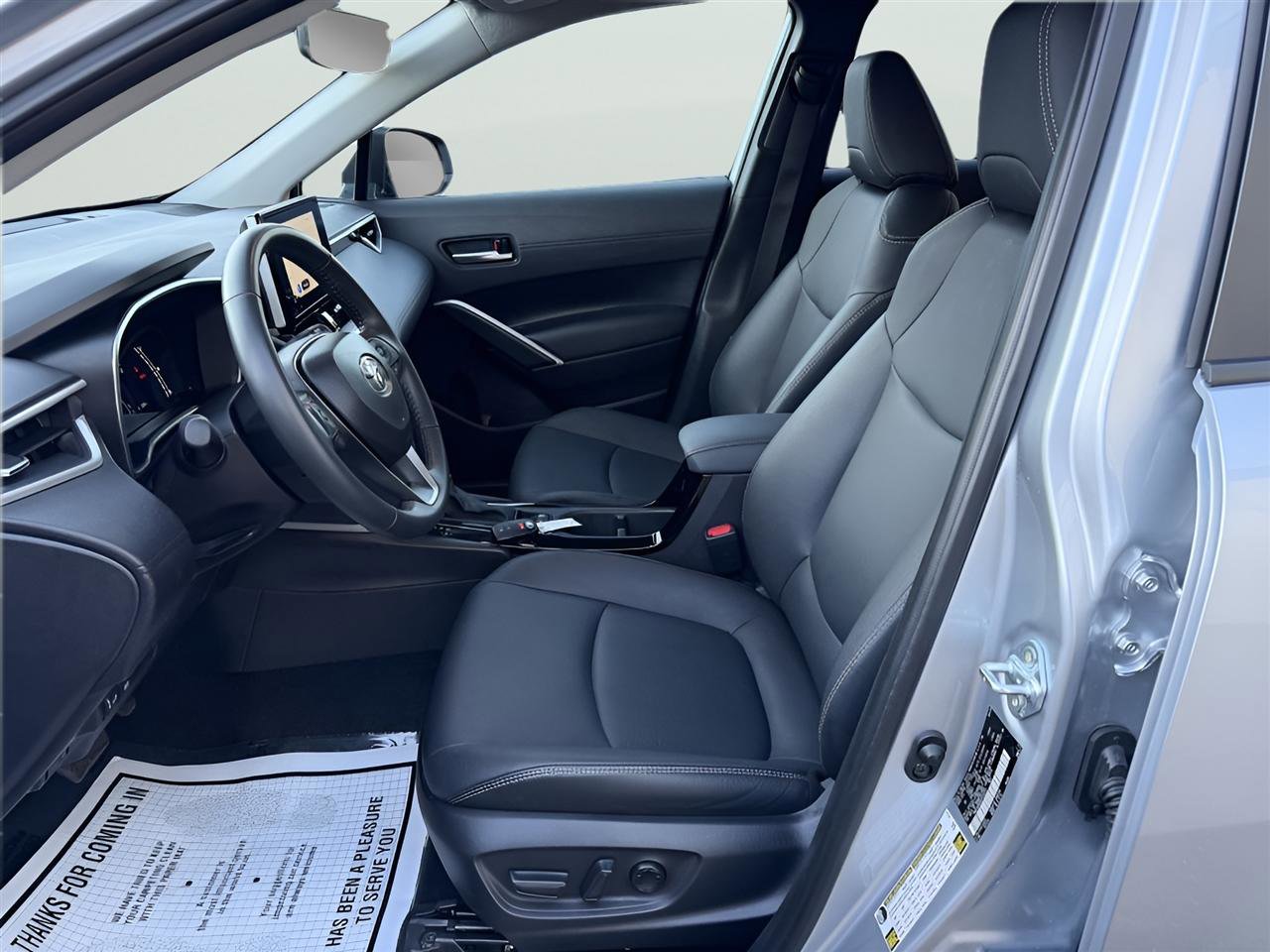 Used 2025 Toyota Corolla Cross XLE image 11