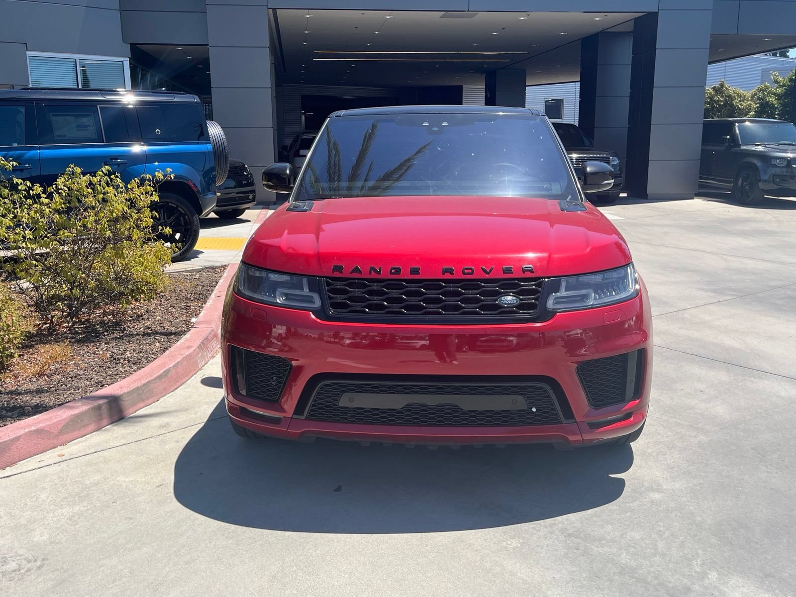 Used 2020 Land Rover Range Rover Sport HST AWD/4WD image 2