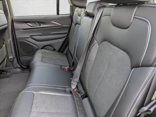 New 2025 Jeep Grand Cherokee Altitude image 25