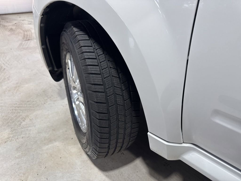 Used 2010 Mercury Mariner Premier FWD image 3